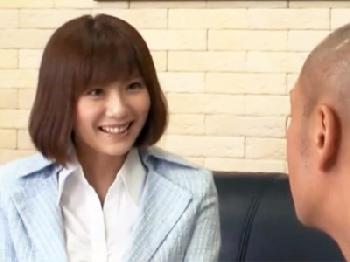 『え‥！？』体を操られて否応なく枕営業させられてしまう美人オフィスレディお姉さんOL麻美ゆまのエロ動画