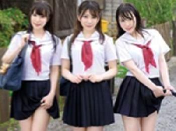 帰宅途中のゲリラ豪雨で雨宿り中の仲良し女子〇生3人に起きた突然の悲劇‥女子校生美少女中出しイラマチオレイプ露出のエロ動画