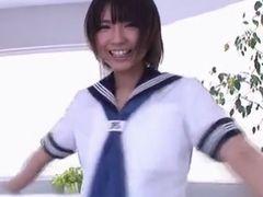 セーラー服着衣のままローションまみれのソープランドプレイをする美形少女！美少女のエロ動画