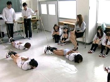 サド向け冷酷JAV！日本の拷問を取り入れて壮絶な女子校生イジメ！レイプ乱交のエロ動画