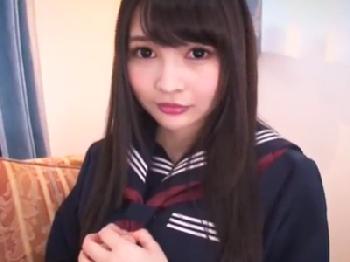 ドマゾなオッサンを言いなりにして中出しSEXを楽しむ魅惑的幼顔女子校生美少女ロリパイパン水着のエロ動画