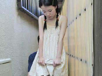 純真無垢な150CM以下ミニマムミニ系娘を襲う大人美少女ロリ水着のエロ動画