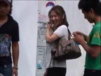 ナンパした奥さんにフェラチオで抜きしてもらっちゃいました！巨乳人妻のエロ動画