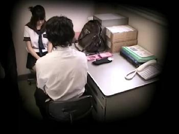 万引きして店長にパイパンの奥まで調べられ中出し制裁陵辱を受ける女子校生レイプ盗撮のエロ動画