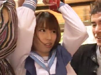 残虐集団が女子校生にかわいい友人を紹介させては拉致って中出しする非道！美少女レイプのエロ動画