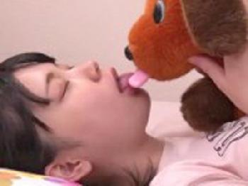 レロレロ舌が溶けちゃうほどチューを交わすベロキス性交美少女ロリ痴女のエロ動画