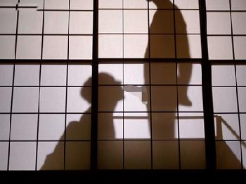 和服美人たちがしなやかな手つきでペニ棒作法を学ぶ教室熟女フェラ手コキのエロ動画