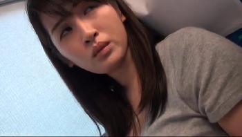 何も知らないまま温泉旅行に連れて行かれたビックおっぱい奥様が寝取られハメにガチ絶頂！巨乳お姉さん人妻フェラ手コキのエロ動画