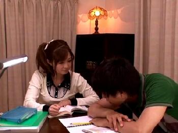 『先生が抜いて上げるから‥』教え子のショタイチモツをフェラチオ抜きする痴女カテキョ巨乳家庭教師手コキ石原莉奈のエロ動画