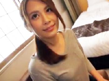 よっぽど溜まっていたのか大声で喘ぎながら他人棒でイキ乱れる美形奥さん人妻顔射ハメ撮りナンパのエロ動画