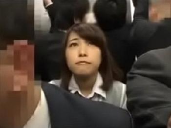 痴漢掲示板で集まったオジサンたちの囲み痴漢W女子校生美少女お姉さんのエロ動画