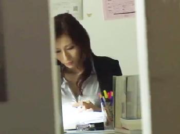 仕事熱心な高潔女性教師さんが生徒による裏切り性的暴行でプライドへし折られてしまう‥巨乳お姉さん女教師レイプJULIAのエロ動...