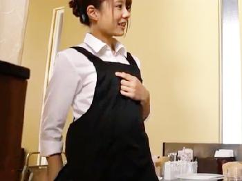 「中はダメぇ！！」店長にノーパンがバレて中出しされるカフェ店員美少女のエロ動画