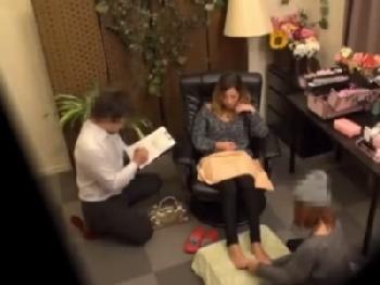 「逝く！逝ってるからぁ！」イケイケギャルに媚薬を持って…ガチオーガズムエロマッサージW巨乳盗撮のエロ動画