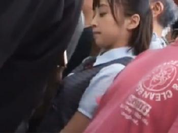 ミニ系OLが満員電車で痴漢に会う→誰も助けてはくれずハメられガチ泣き美少女顔射レイプのエロ動画