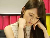 スレンダーな女性教師がイチモツに跨がり激しい腰使いを魅せる！巨乳お姉さん女教師パイズリぶっかけのエロ動画