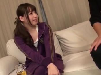 甘えた視線で見つめてくるジャージ姿の美形少女に思わずムラつき→中出しハメ美少女お姉さんのエロ動画