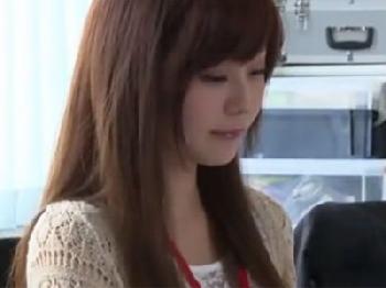 スタイル抜群な美形お姉さんOLが無慈悲なコンドームなしハメで中出しされ悶絶のエロ動画