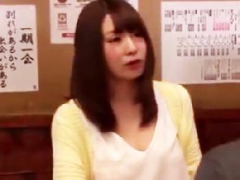 『もう勃ってんじゃん‥性的変態‥』居酒屋でナンパした巨大乳痴女と店内のトイレで即挿入巨乳露出のエロ動画