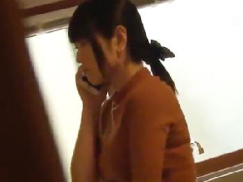 自宅で一人の奥さんを狙って侵入→そのまま生ズボ・生中出しまでキメる素人痴女人妻レイプのエロ動画