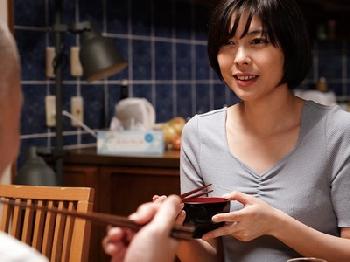 寝取られ願望の強い夫が隣に住む絶倫オッサンに妻を差し出した結果W巨乳人妻卯水咲流のエロ動画