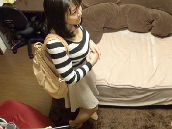 ナンパ男と夫が帰るまでの間にサクッと不貞する妻巨乳お姉さん盗撮のエロ動画