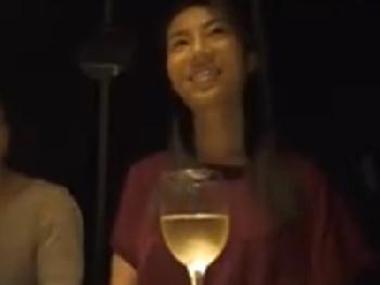 バーでナンパした素人奥さんと即日中出し交尾人妻熟女のエロ動画