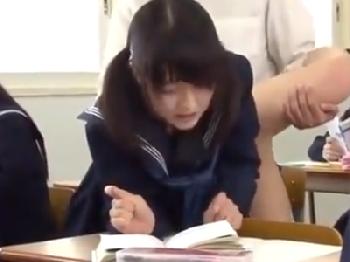 美形少女女子校生が授業中に立ちバックで中出しされ続けるマジキチ学校美少女レイプのエロ動画