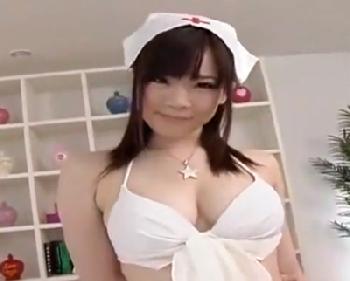 色白で透明感のある美巨大オッパイお姉さんを本気3Pパコで精液生中出しのエロ動画