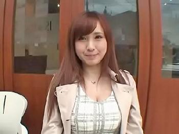 慣れないながらも様々な体位を試してエッチな声をあげる美形お姉さんの濃密セックス巨乳デビュー作のエロ動画