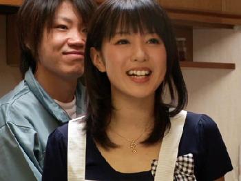 水道の修理業者に発情され犯される美人奥さんW人妻顔射レイプのエロ動画