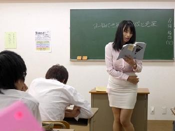 授業中も調教！生徒の性欲処理便器に成り下がった巨大バスト女先生巨乳痴女女教師春菜はなのエロ動画