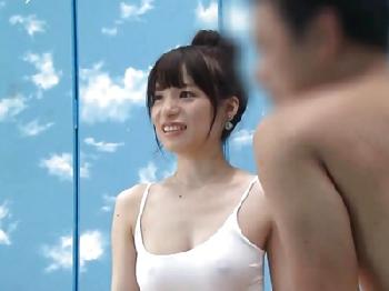 男女の友人がマジックミラー号マッサージで急接近パコ巨乳美少女のエロ動画