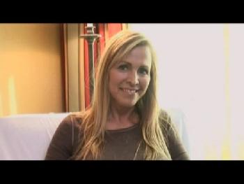 金髪巨乳熟女をガチナンパ！金髪白人素人主婦と情熱的な激しいハメ撮り性交！人妻のエロ動画