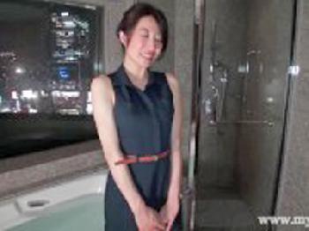 夫の密通が原因で自分も密通に走った素人主婦巨乳人妻のエロ動画