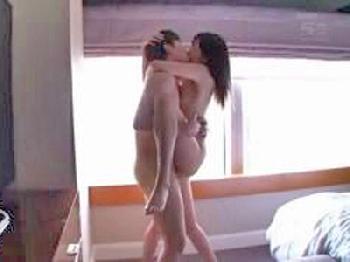 「すごぉい…」真っ昼間から濃密に絡み合うきれいなお姉さん巨乳美少女のエロ動画