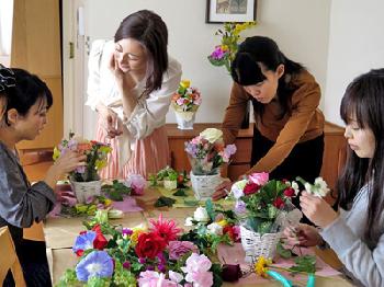 営業マンの邪な感情により夫の前で犯されるマダム巨乳人妻レイプのエロ動画