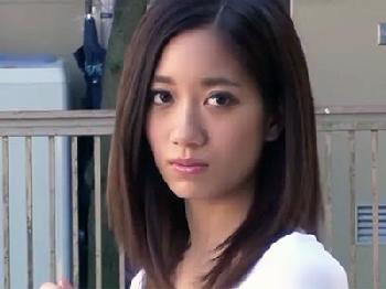 夫を会社に見送った後に近所の兄ちゃんの若いエネルギッシュペニスを楽しむ不貞妻お姉さん痴女人妻顔射ハメ撮りのエロ動画