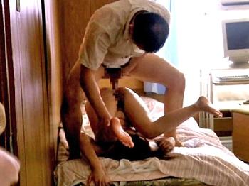 妻と娘を寝取って欲しい究極の寝取られ願望のある夫巨乳人妻レイプのエロ動画