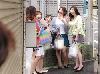 中出しされたくないならお母ちゃん友呼び出せよ！美人奥様たちを数珠連で呼び出させて中出しコンボ陵辱！巨乳人妻レイプのエロ動画