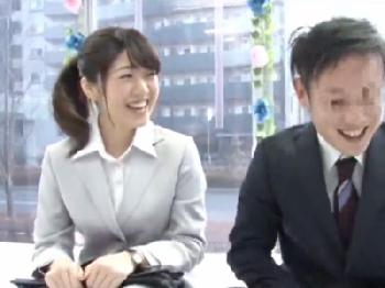 職場の同僚同士が明日から気まずくなる謝礼目的のマジックミラー部屋SEX素人お姉さんOLのエロ動画