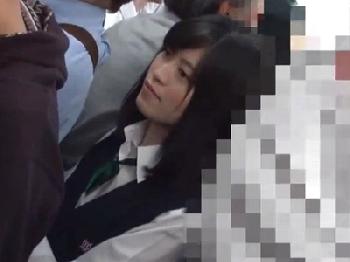 「やだっ…んぁ」電車の中で痴漢に遭う女子校生→下車後倉庫に連れ込まれ婦女暴行される美少女顔射レイプのエロ動画