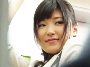 痴漢してやろうと近付いた美人OLに逆にち◯ぽを握られて子種を絞り取られる展開に痴女のエロ動画