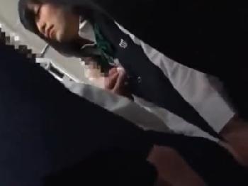 女子校生に痴漢→車外に連れ出して顔面射精婦女暴行素人美少女顔射レイプのエロ動画