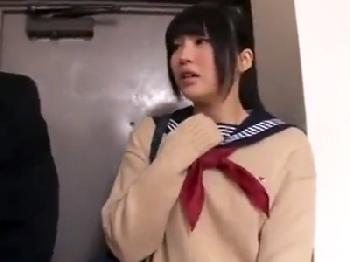 同級生の家に軽々しく付いていっちゃった女子校生娘が強引に陰茎ハメられて痙攣絶頂絶頂オーガズム美少女ぶっかけのエロ動画
