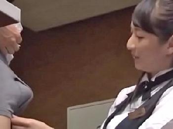 アルバイトくんに押し倒されてボッキ男根の誘惑に抗えず身体を許す熟女パンスト二階堂ゆりのエロ動画