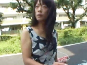 巨大乳美形お姉さんRIONが一般男性宅に訪問し逸品のご奉仕！巨乳パイズリのエロ動画