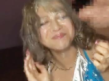 世界一射精する肉棒にぶっかけられちゃうギャルW巨乳のエロ動画