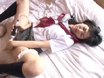 有村架純似の幼顔女子校生がオジサンと援助交際デート→大人ペニ棒で本気イキ美少女ロリ顔射のエロ動画