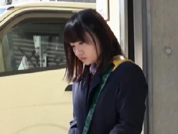 黒髪ロングの純情そうな女子校生が自分から人影で誘ってくる青姦パコ美少女露出のエロ動画